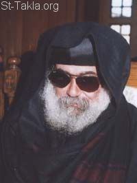 St-Takla.org Image: His Grace Bishop Ammonious, Bishop of Luxor, Egypt - Photo by: Nashaat Halim     :         ʡ ǡ  - :  