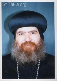 St-Takla.org Image: His Grace Bishop Bakhoum, Bishop of Sohag, Egypt - Photo by: Emad Nasry     :       ̡  - :  