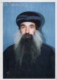 St-Takla.org Image: His Grace Bishop Kyrollos, Bishop of Naga Hamadi, Quena, Egypt - Photo by: Emad Nasry     :          ʡ ǡ  - :  