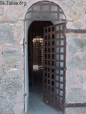 St-Takla.org Image: Prison door     :  