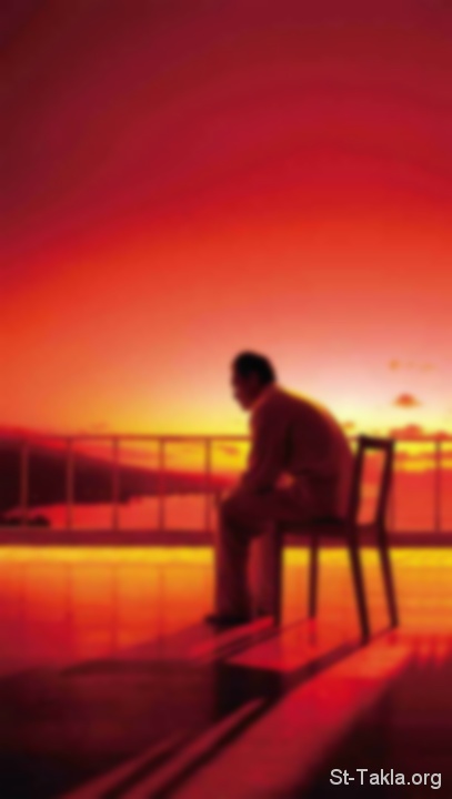 St-Takla.org Image: Memories, a man thinking, sitting, watching sunset صورة في موقع الأنبا تكلا: الذكريات، رجل يفكر وهو جالس، غروب الشمس