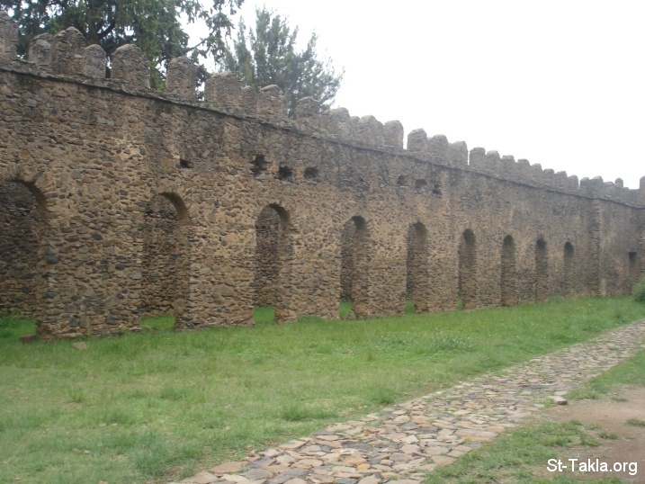 St-Takla.org Image: Walls of a castle, from Saint Takla Haymanot's Website Journey to Ethiopia 2008     :  ɡ        2008