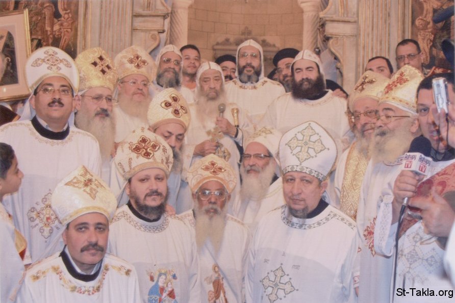 St-Takla.org Image: The Coptic Pope and Patriarch of Egypt, with Coptic Bishops, and Coptic Priests , of them Father Kirellos Kolta, and Fr. Youhanna Nassief     :      ɡ   ء     -    ɡ   