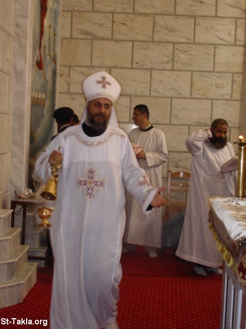 St-Takla.org Image: Father Karas Ibrahim praying at St. Takla Church     :          