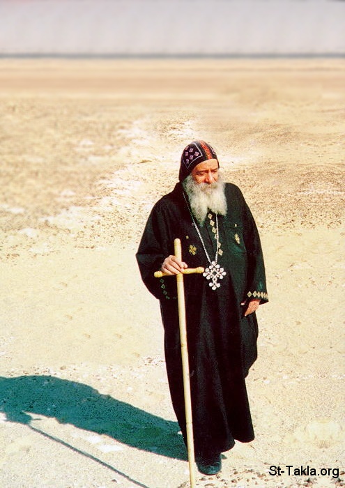 St-Takla.org Image: His Holiness Pope Shenouda III, Coptic Pope of Alexandria and Patriarch of the See of Saint Mark - a photo in the wilderness (the desert) near one of the Coptic Monasteries     :    ˡ      -    ()   