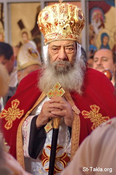 St-Takla.org Image: HH Pope Shenouda III صورة في موقع الأنبا تكلا: صورة قداسة البابا شنوده الثالث