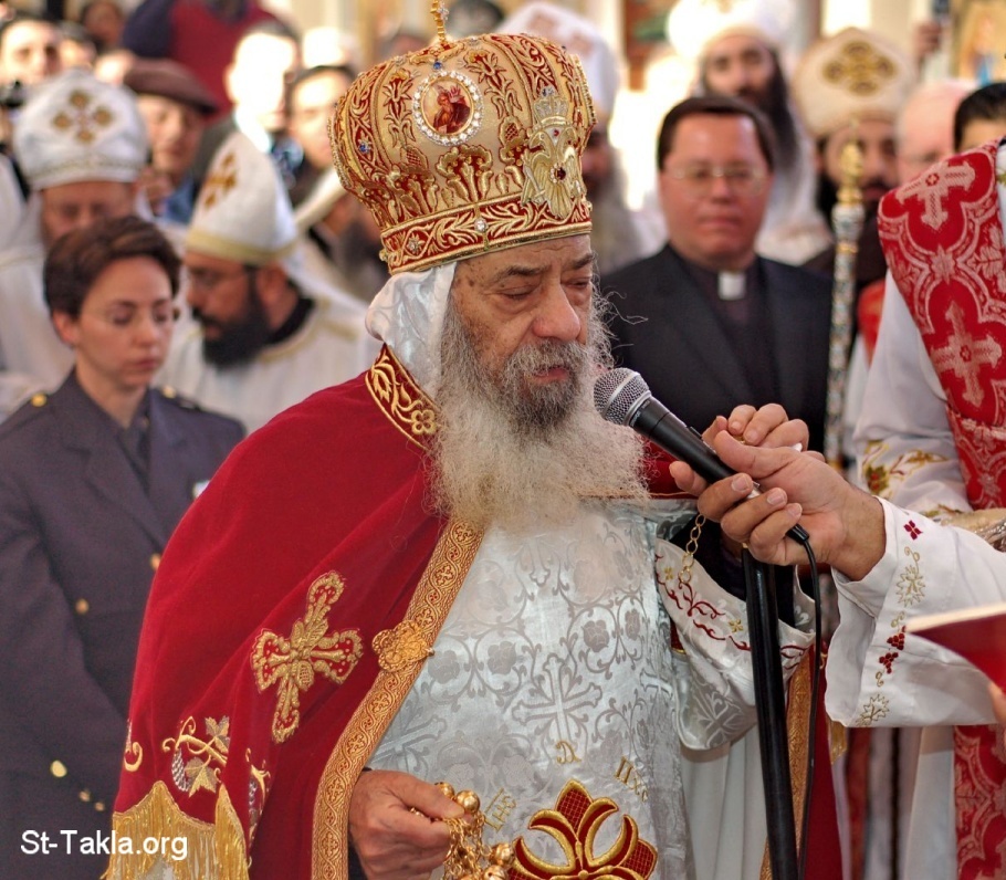 [صورة: www-St-Takla-org__CopticPope-Shenouda-3r...rs-032.jpg]