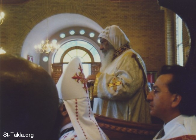 St-Takla.org Image: His Holiness Pope Shenouda the Third     :    