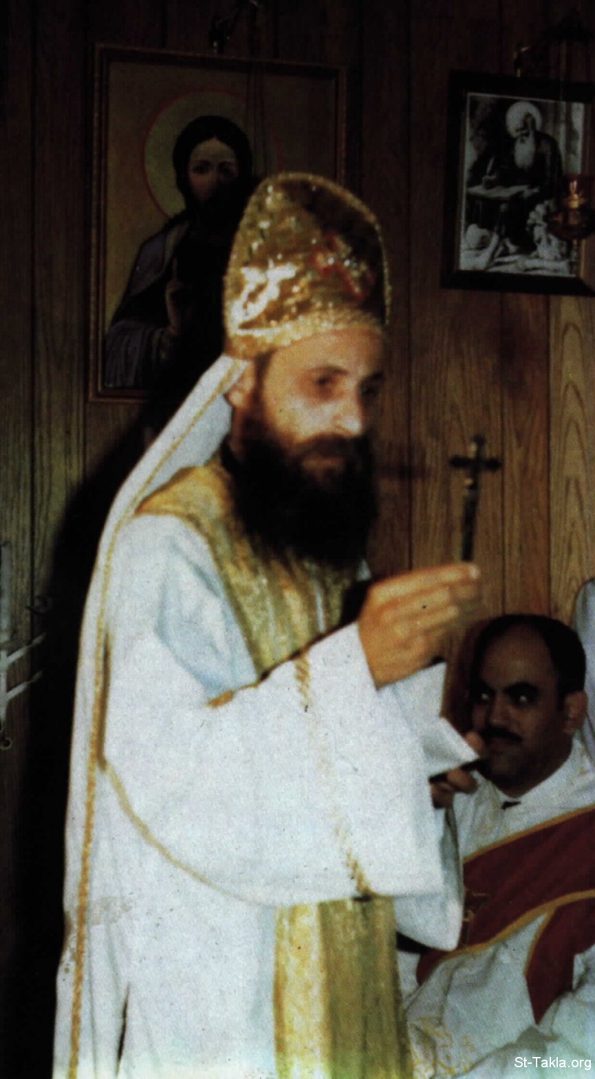 St-Takla.org Image: The late Hegomen Father Bishoy Kamel     :      