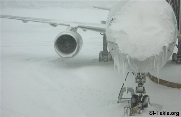 St-Takla.org               image: Plane in ice  صورة طائرة عليها ثلج