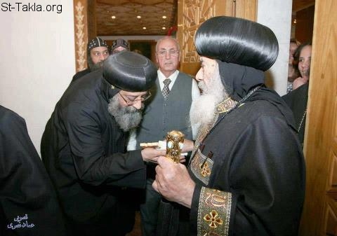 St-Takla.org Image: His Grace Bishop Tawadrous, the General Bishop of Beheira being blessed by His Holiness the late Pope Shenouda III     :                     
