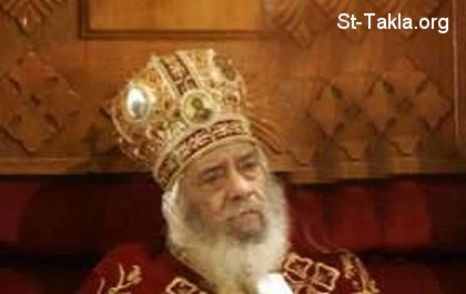 St-Takla.org Image: His Holiness Pope Shenouda III on the Coptic Pope's throne صورة في موقع الأنبا تكلا: قداسة البابا شنوده الثالث على عرش البابا القبطي