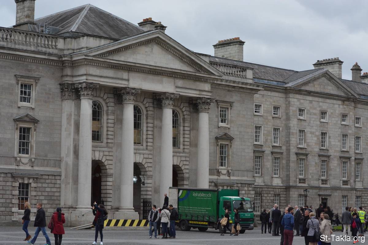 Image: 4 21 Dublin Trinity College Library B 0432