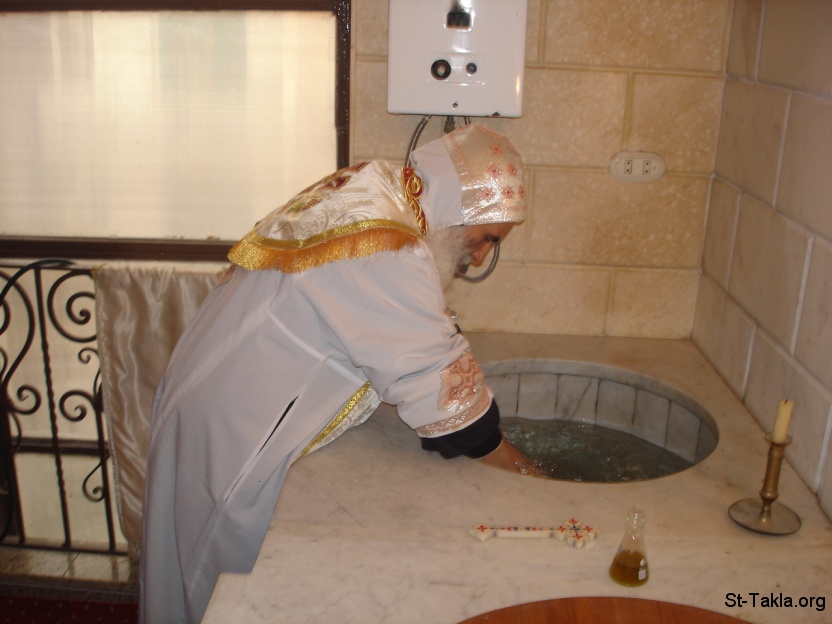 St-Takla.org Image: A Coptic Bishop, and Baptism water صورة في موقع الأنبا تكلا: أسقف قبطي، و مياه المعمودية