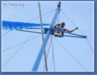 St-Takla.org Image: A man climbing boat mast صورة في موقع الأنبا تكلا: رجل يتسلق صاري مركب
