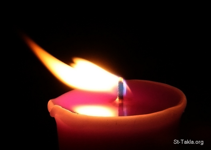 St-Takla.org Image: Candle in the wind, by StrangeWax صورة في موقع الأنبا تكلا: شمعة في مهب الريح، الفنان سترينج واكس